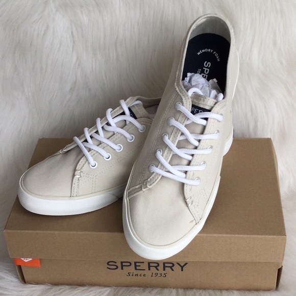 sperry pier view fray